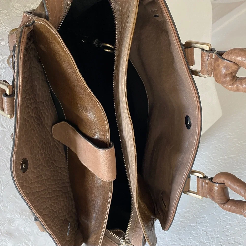 Chloe front pocket organizer tote